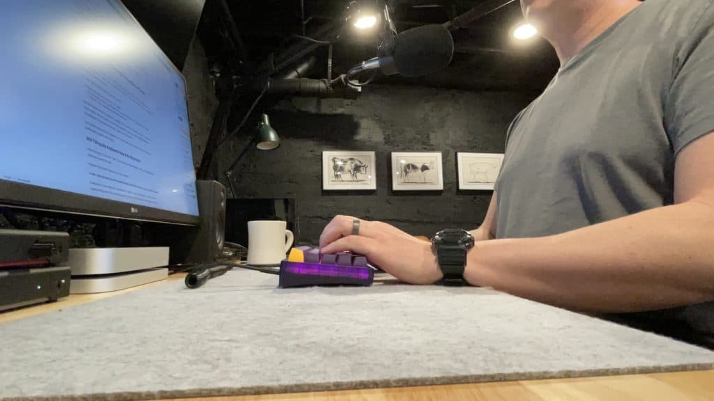 posture to reduce wrist pain when typing